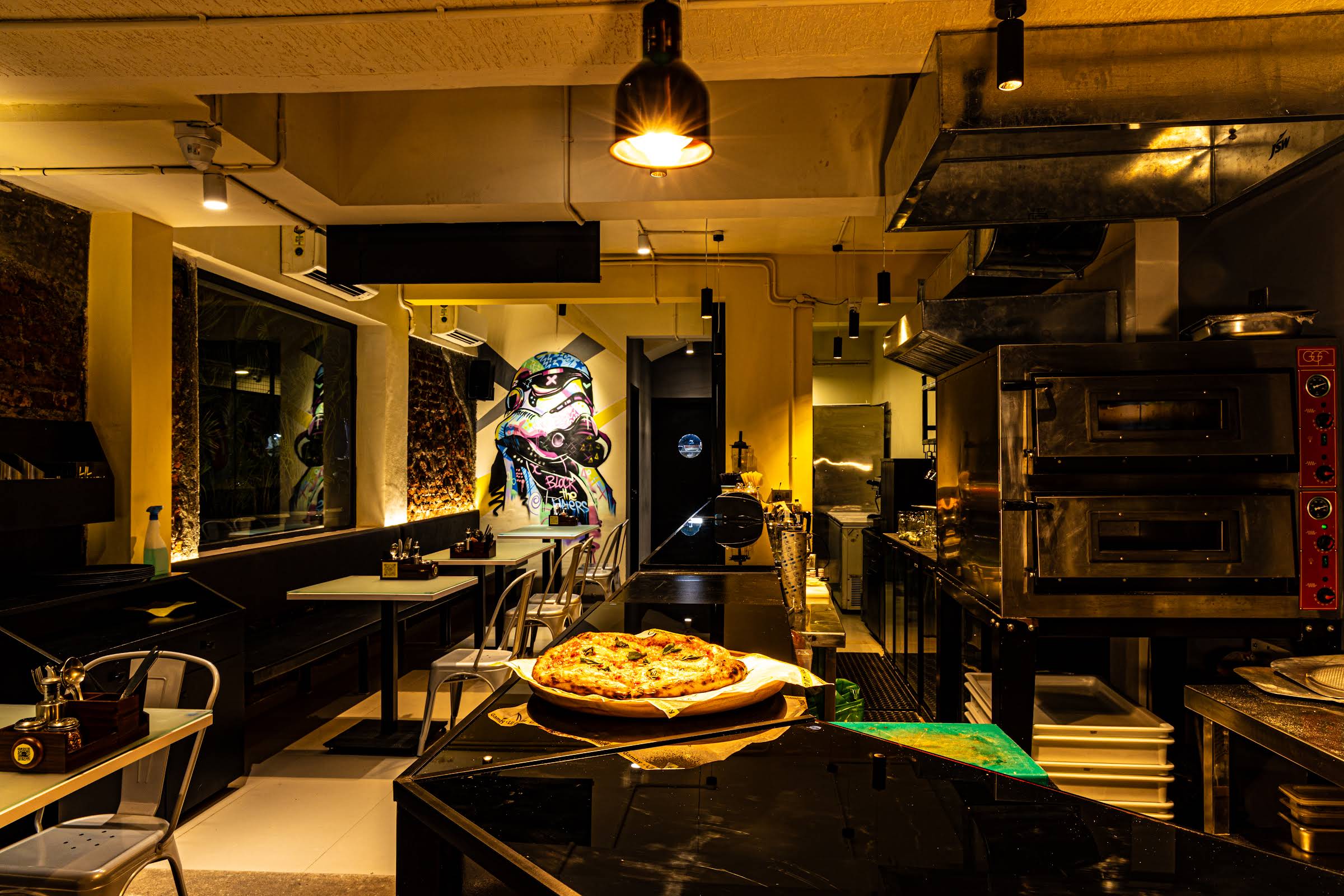 Lil Gamby Pizza Shop & Bar