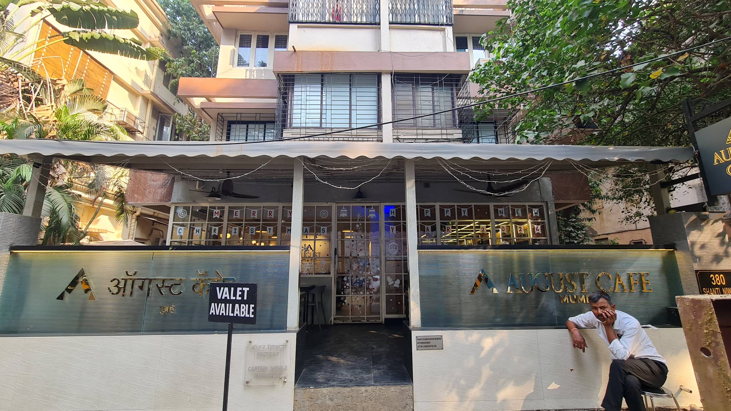 August Cafe Khar